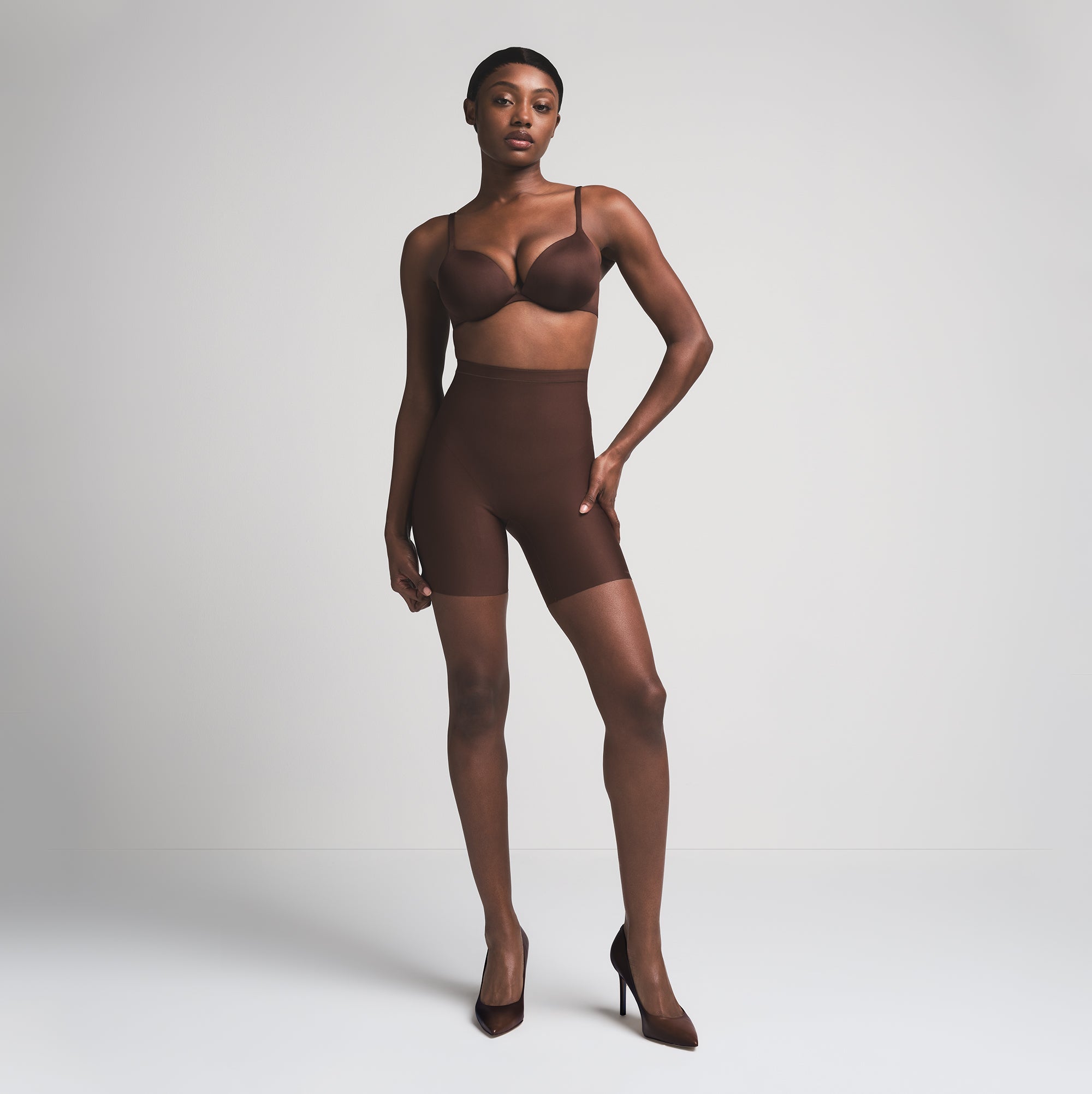 SKIMS BODY CORE SCULPT MID RISE SHORT | COCOA
