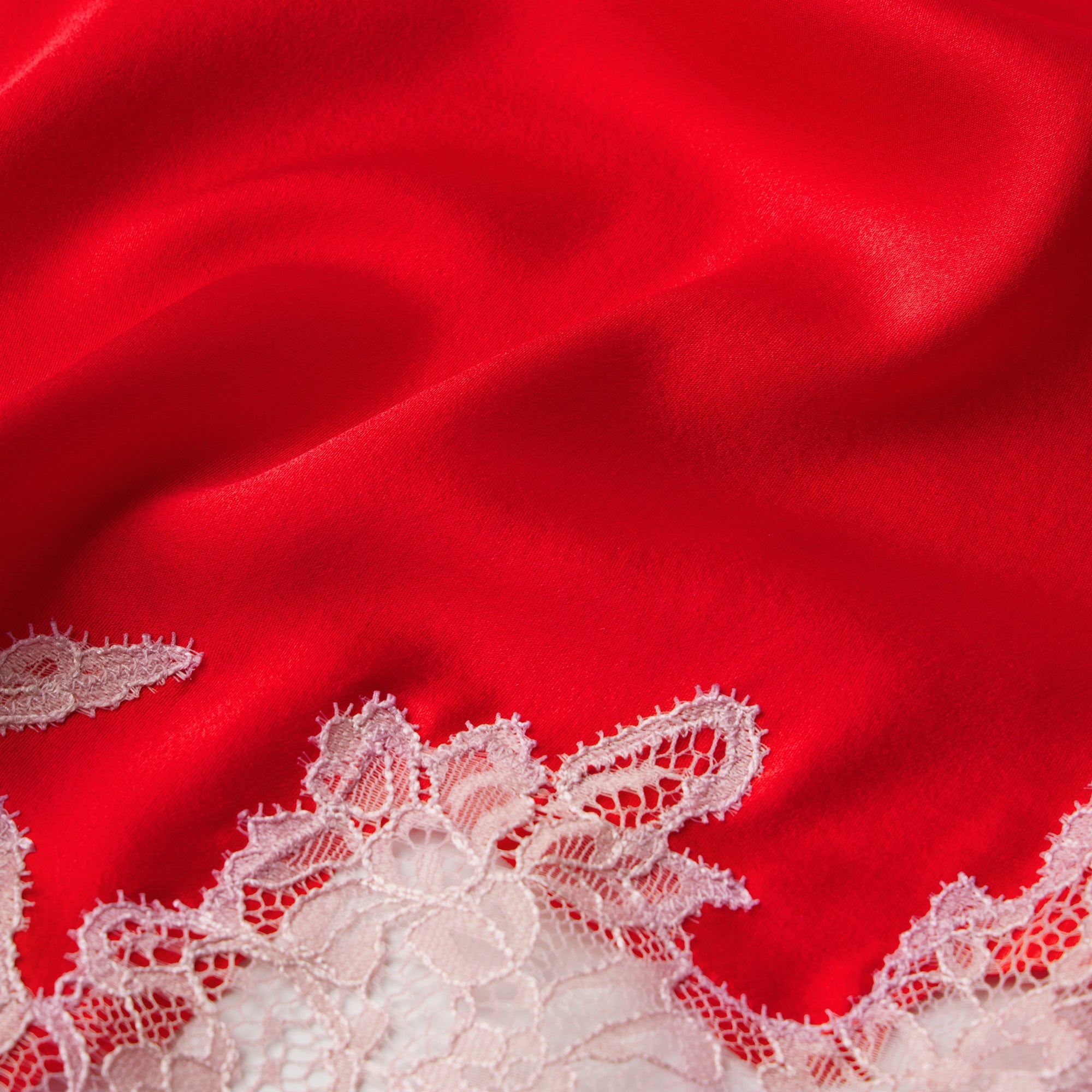 SILK LACE PLUNGE BRALETTE | RUBY CONTRAST